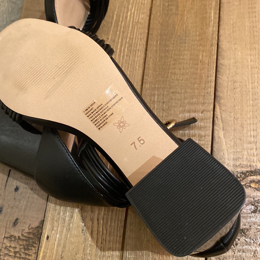 Sandals - Picture 16 of 16